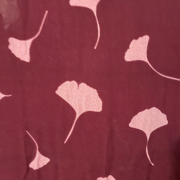 Ginkgo leaf pink and burgundy sleeveless blouse with flutter sleeve - Picture 4 of 4